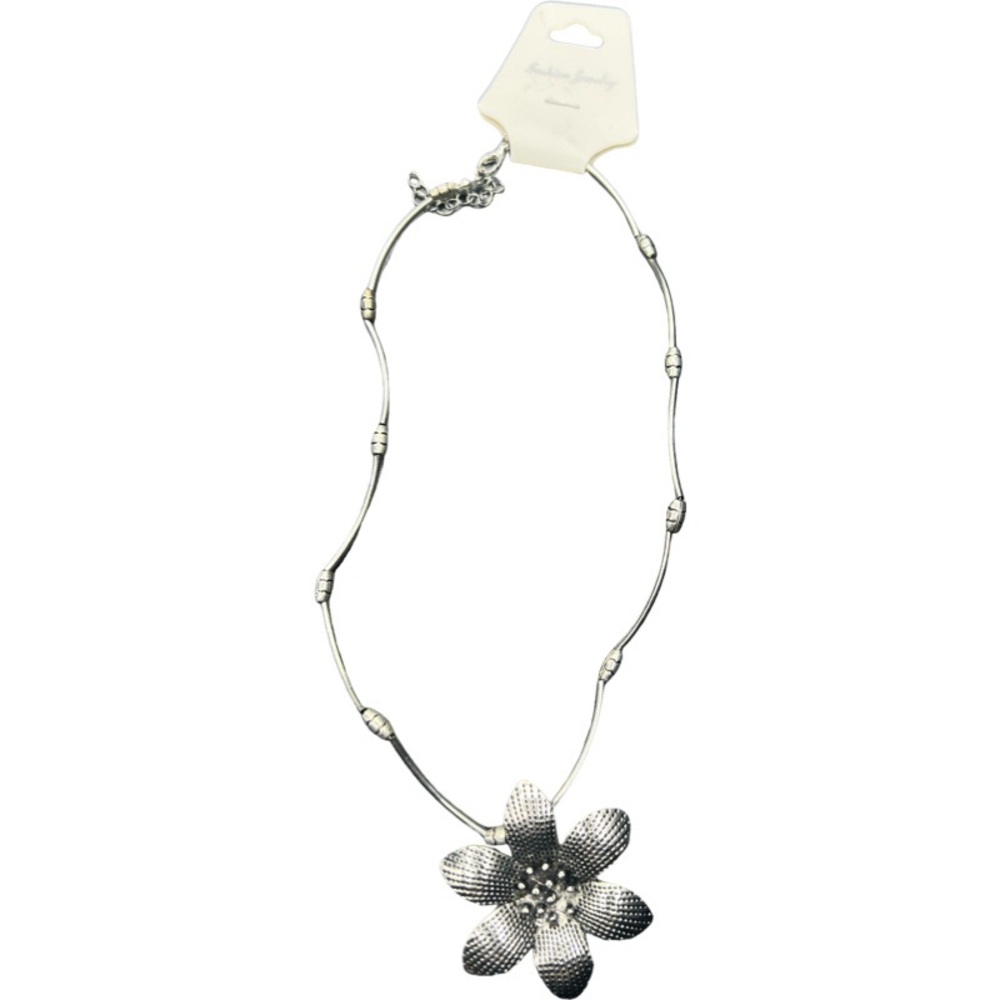 Silver Floral Pendant Necklace new in original packaging